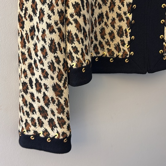 St. John Animal Print Full Zip Jacket Embellished w/Gold Grommets Sz 8 - Picture 2 of 12